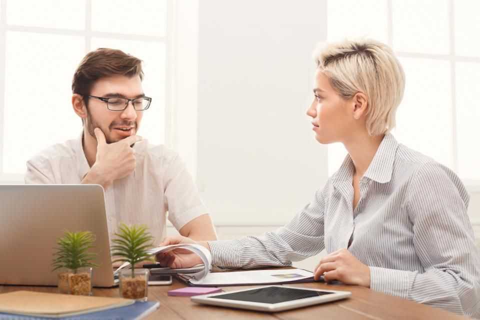 ForbesWomen's tweet photo. Approaching disagreeing with someone by actively listening and asking questions are just two factors that can result in a more positive outcome. 🗣 https://t.co/kwjBVO9WxQ https://t.co/WRFQHRq83Y
