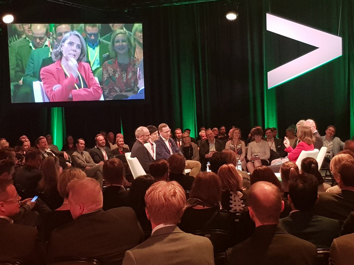 Best quote of the day from the panel: "Digital is like football, where you used to be a defender only, now the whole team should be able to score, like everyone needs to be digital now" #360live @AccentureDigi