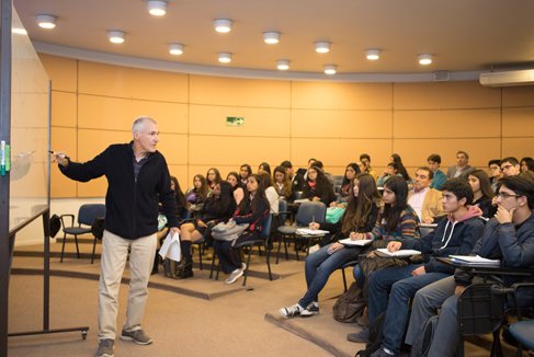 UTalca's tweet photo. Premio Nacional de Ciencias Exactas y también Académico del #Imafi de nuestra Institución, inauguró Talleres de Matemática impartidos en la #UTalca. 👏🤓 https://t.co/umgXqghiml https://t.co/Vah199vaai