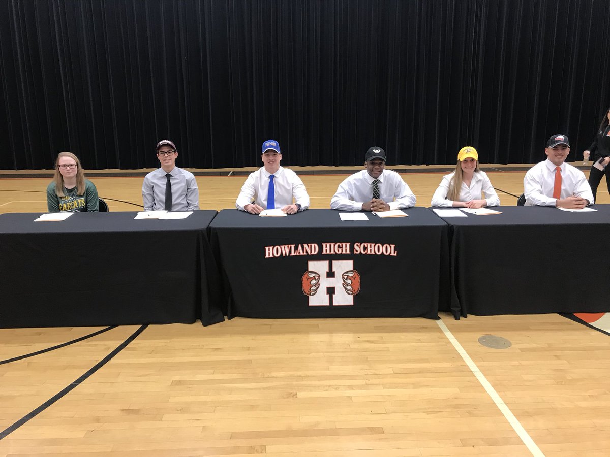 HowlandHS's tweet photo. Congratulations HHS class of 2018 on signing National letter of intents! @APstylz @AACOhio @WKBN @21WFMJ https://t.co/bEdiwfKsd5