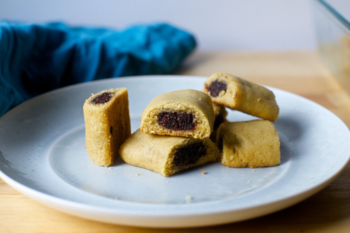 smittenkitchen's tweet photo. New: Do you, like me, have grandma tastes in cookies? Today is our day! As good as the originals but with better ingredients, these are surprisingly straightforward to make, so we can make a habit of them. They're basically breakfast cookies, right? https://t.co/wor2nr596W https://t.co/9X62nxitlb