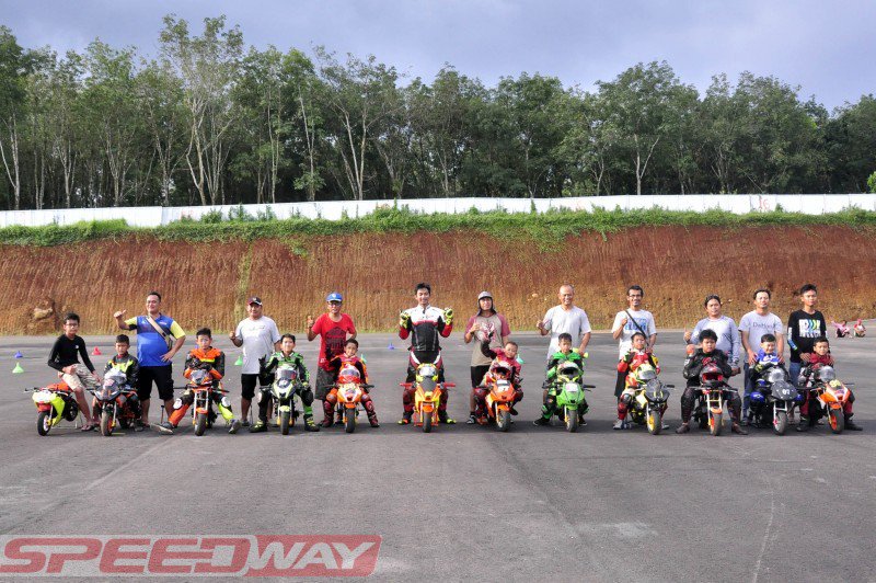 speedwayID's tweet photo. Yuk Latihan Bareng Semarang Mini GP Community https://t.co/zdyevMSEhl https://t.co/afX6yjz7O2