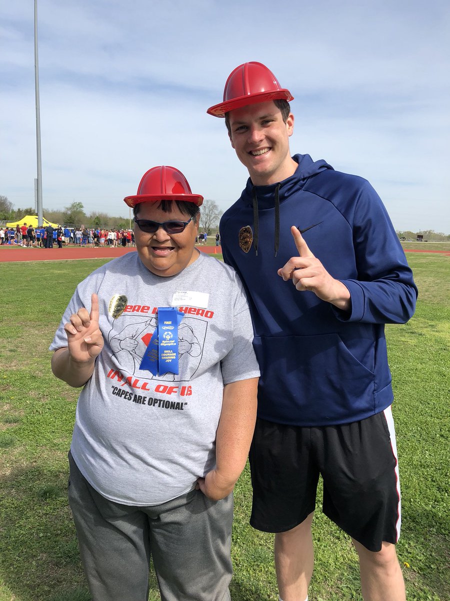 SavageStormWBB's tweet photo. #SEwbb and #SEmbb giving back! Cheering on one of our biggest fans in today’s Special Olympics💙💛 #commUNITY #TakeCover @SavageStormMBB https://t.co/dD8jh3IeuS