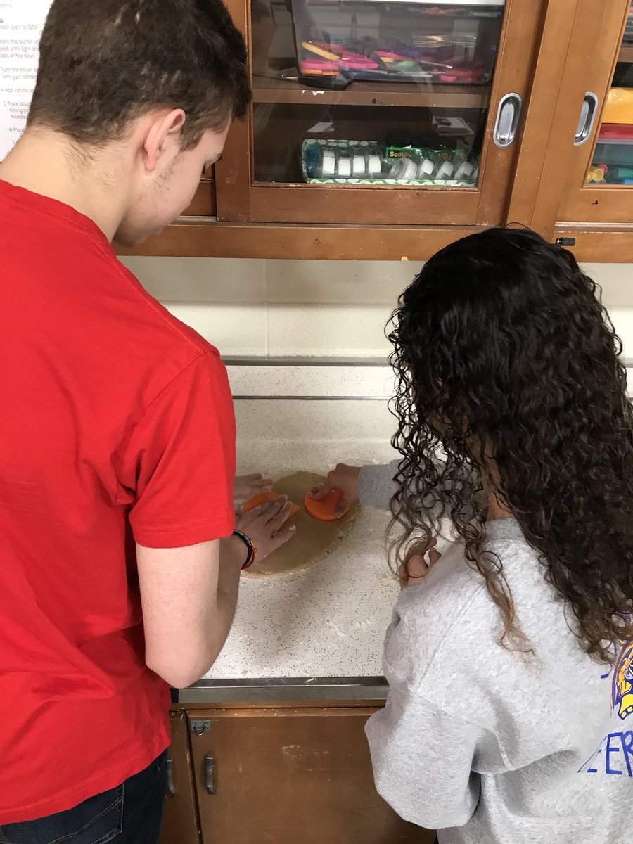 kouwenga's tweet photo. The cookie cutters have been designed and printed, so now we are on to the baking!  #FCSincubator #3DPrinting https://t.co/PGt0hn8ENj