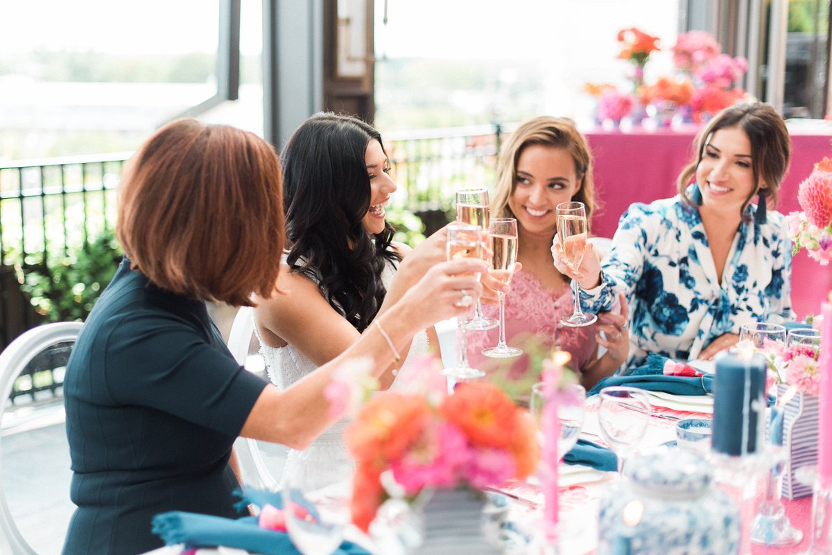 So you've been tasked with planning a #bridalshower, and you have no idea where to start. Take these tips from wedding planner/event designer Kate Murtaugh for an unforgettable event: southernneweddings.com/planning-the-p…