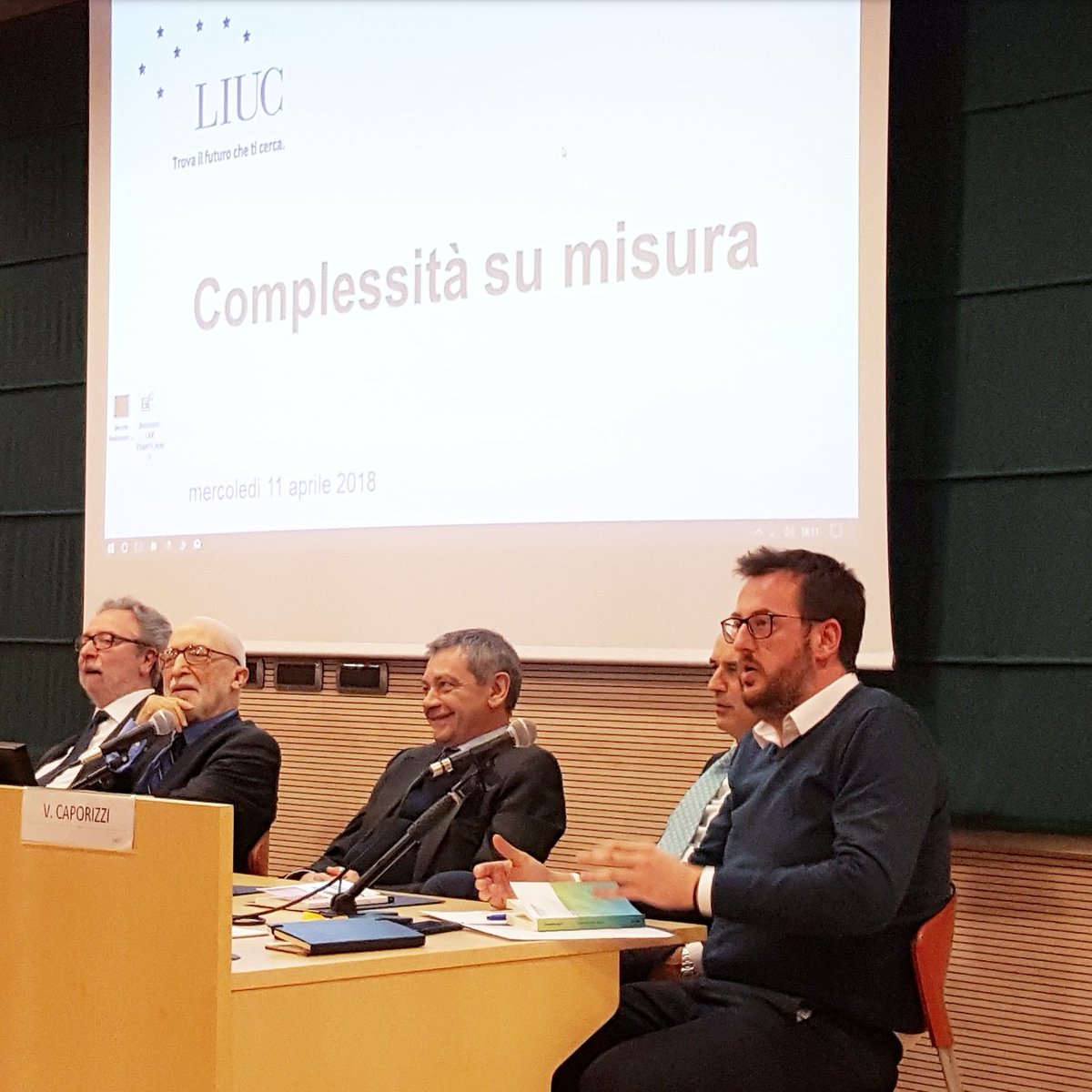 "Oggi abbiamo un accesso smisurato alle informazioni ma ci manca la voglia di farci delle domande di fronte a così tante risposte." Valentino Caporizzi <a href="/JServicecom/">jservice.com</a> #Scifo #LIUC