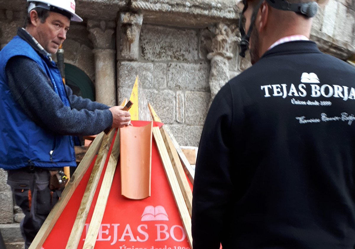 DTejasborja's tweet photo. #BorjaSYSTEM de @TejasBorja garantiza la eficiencia de la cubierta en uno de los edificios más emblemáticos del mundo #CatedraldeSantiago Instalación profesional garantizada con #CubiertasFidalgo https://t.co/3ZLXfaYNIv