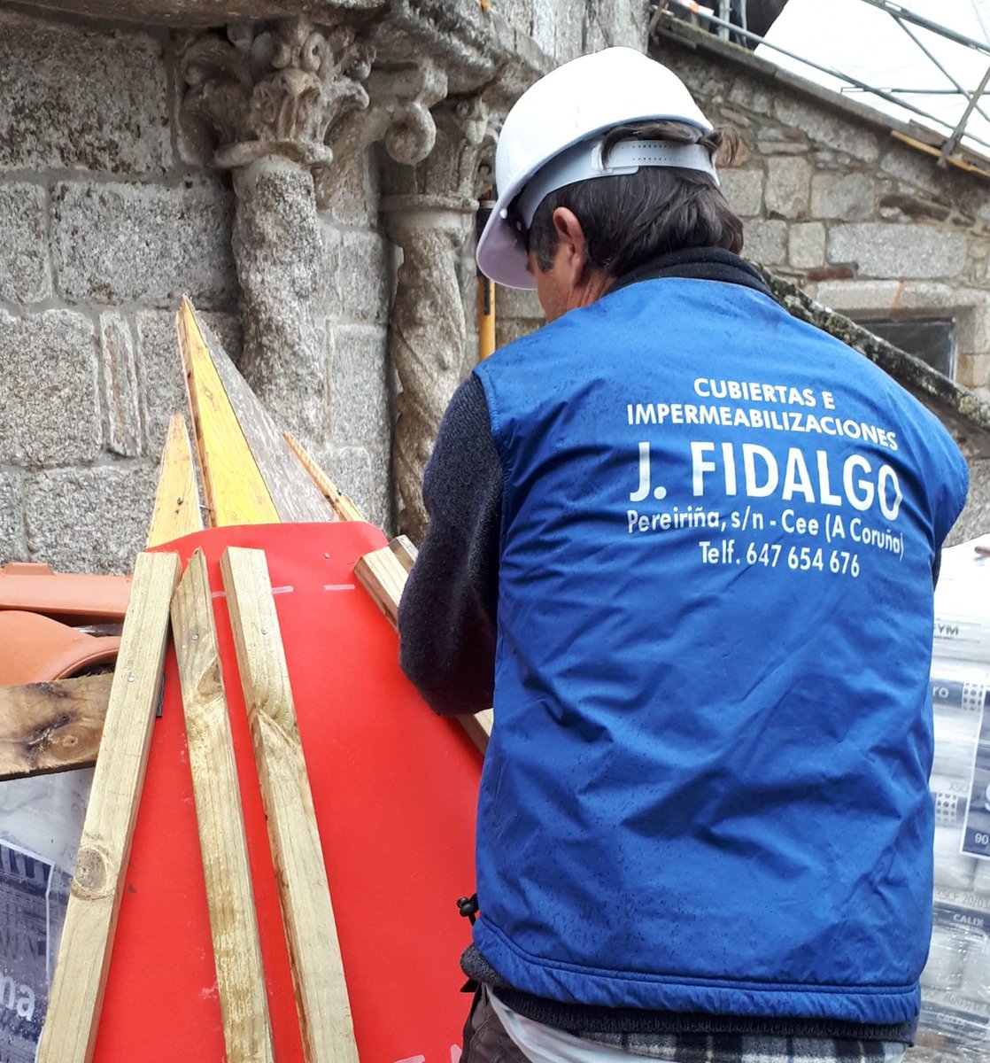 DTejasborja's tweet photo. #BorjaSYSTEM de @TejasBorja garantiza la eficiencia de la cubierta en uno de los edificios más emblemáticos del mundo #CatedraldeSantiago Instalación profesional garantizada con #CubiertasFidalgo https://t.co/3ZLXfaYNIv