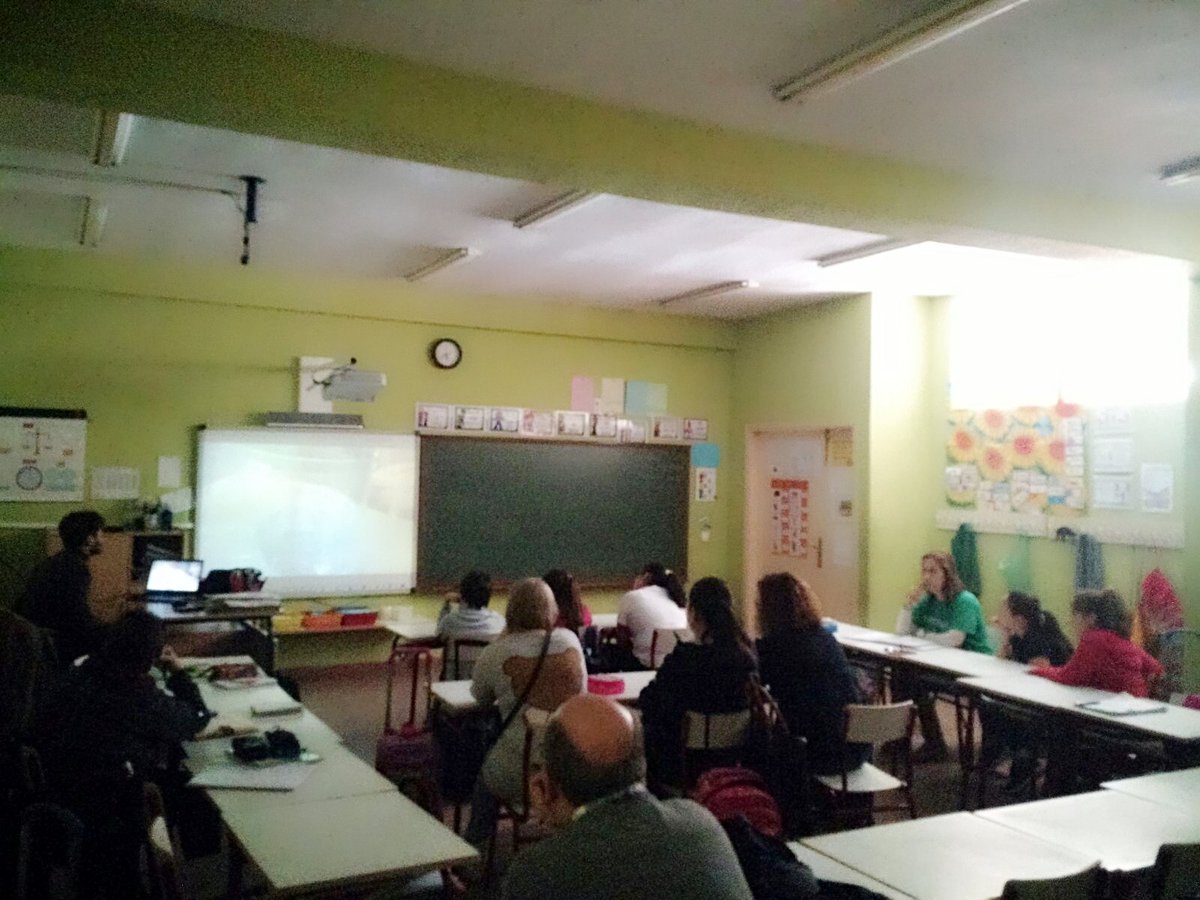 Ecooo_'s tweet photo. Hoy estamos en #Pinto con el #proyecto50_50.
En el CEIP Isabel la Católica, Zaida nos explica que han puesto carteles en los interruptores del cole para recordar que sólo debe encenderse la luz cuando es necesario 😉

¡A las #patrullasverdes no se les escapa nada! 😊

#ecooolocal https://t.co/DjWXYTROsR