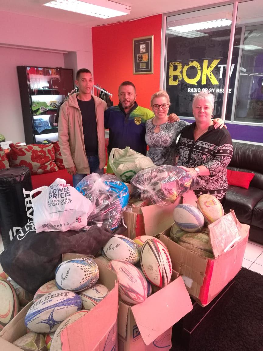 DampiesJ's tweet photo. Absolute pleasure to partner with @BokRadio and the Rampokkers in making a difference in the lives of those who need it most... Sport changes Lives!!  THANKS @Wimpievds @Hein15 @Alberic06 @Dewies27 @mengelbrecht27 @fiekie7 @CornalHendricks https://t.co/MQowsgaCFH