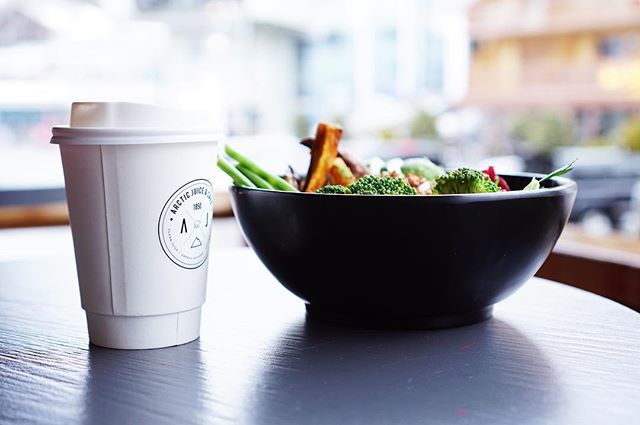 arcticjuicecafe's tweet photo. Re-Fuel for an afternoon on the mountain 🥑☕️
•
•
•
#Energy #Food #Clean #Nutrition #Foodie #Fitness #Energyhit #Natural #MountainWellness #HealthyChoices #Lifestyle #InstaDaily #InstaPic #InstaPhoto #PicOfTheDay #InstaFood https://t.co/5KJLTr5E1p https://t.co/avz7Wqtp6l