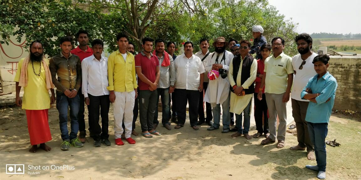 SaveGomati's tweet photo. People from various part of the society gathered at #Amridevi #Ghat #Mohammadi #Kheri with #Team #SaveGomati for cleaning this #riverfront 

#Gomati_Sewa_Samaj has adopted this riverfront

#UnityForEnvironment @MyCleanIndia @cleanganganmcg #SaveGomatiCampaign #UnityForHuman https://t.co/EImMNpoKx7