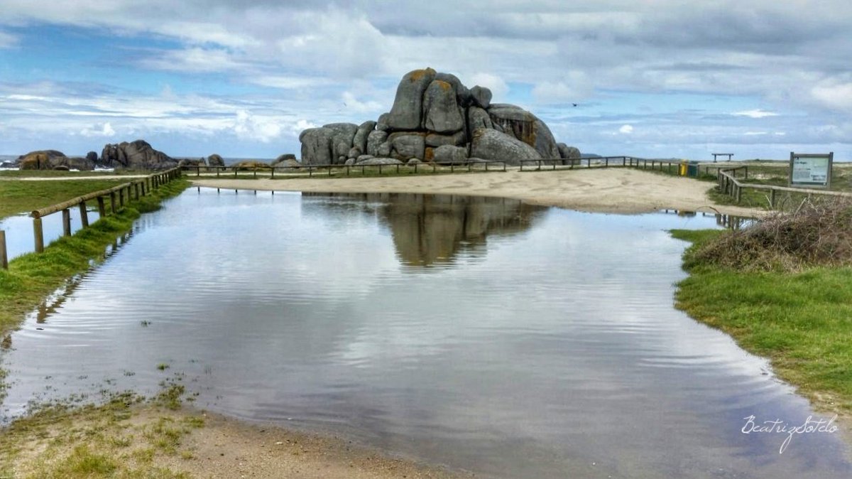 Petiscosgalegos's tweet photo. A veces un simple charco embellece el todavía más un paisaje espectacular !! Ahora en #OGrove #SanVicenteDoMar @Turismo_Grove @granhotelatoja @PuenteDeLaToja @Galicia_Mola @SecretGalicia @zangoyzanga @Caminanteplanet @VisitOSalnes @turisriasbaixas @Turgalicia @GastroyPolitica https://t.co/Slyd2BEITP