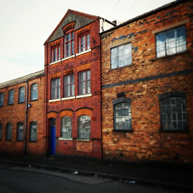 wolves_sights's tweet photo. Old building and what looks like a factory on #jennerstreetwolverhampton. Picture taken from #steelhouselanewolverhampton. #wolverhampton #wton #wolverhamptonphotographer #wolverhamptonphotos #lovewolverhampton #wolverhamptonphotography #wolverhamptonbusiness https://t.co/4pdtrDcPyO