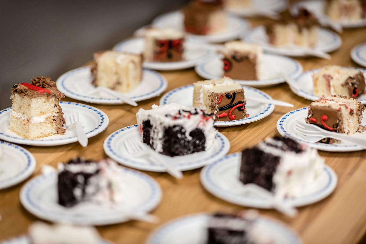BrentWettlaufer's tweet image. Photographic evidence of cake at @UnitronGlobal for #HackerNest #KW. For photographic evidence of you, provided of course you attended, follow the linky link here: meetup.com/HackerNestKW/p…