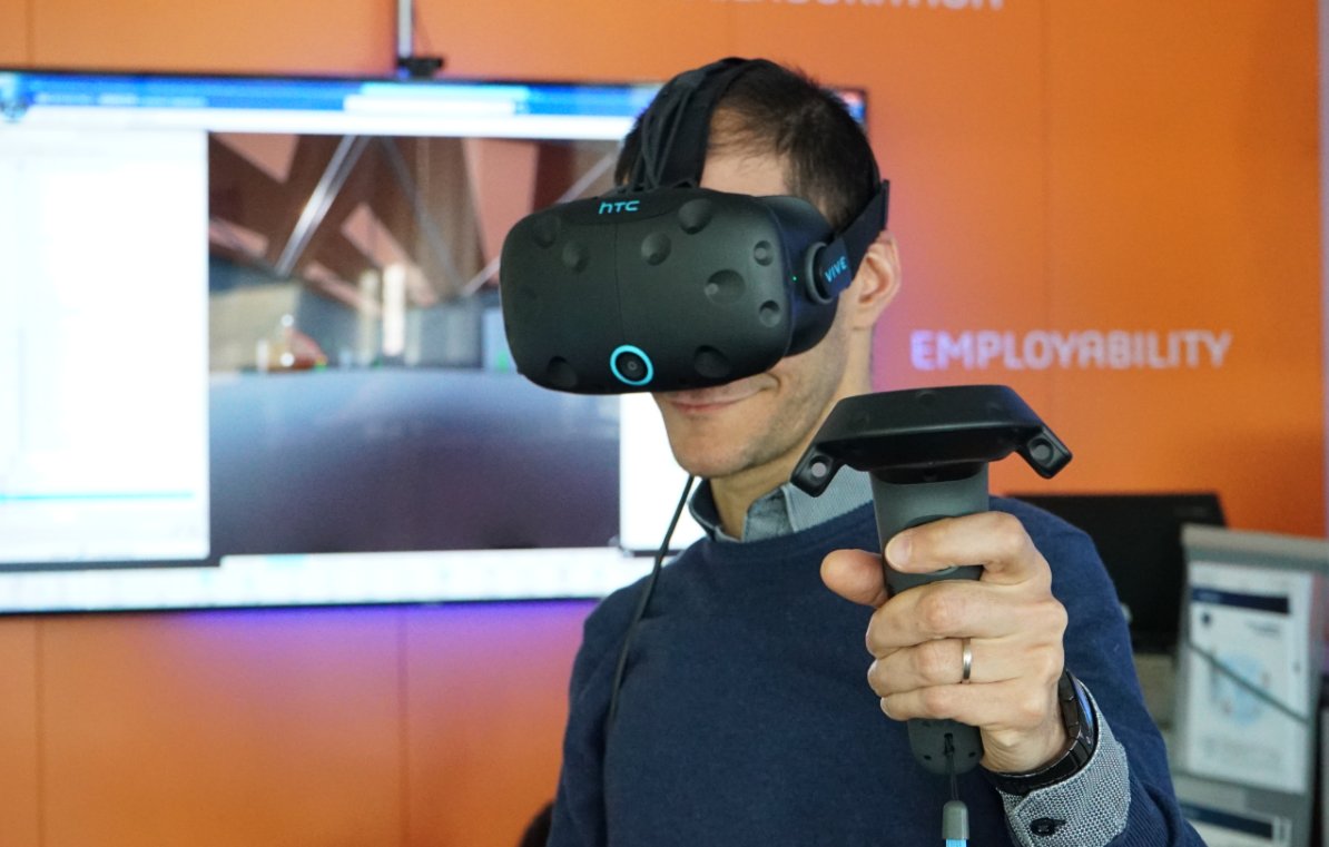3DXEdu's tweet photo. Lors de son interview avec @leconomiste, Olivier Ammoun, directeur du Dassault Systèmes Learning Lab, présente la #3DEXPERIENCE et rappelle l’importance de l’apprentissage par projet dans la formation de nos futurs ingénieurs ! 👉 https://t.co/noWxSaDZ7v https://t.co/MyVUMZqEFi