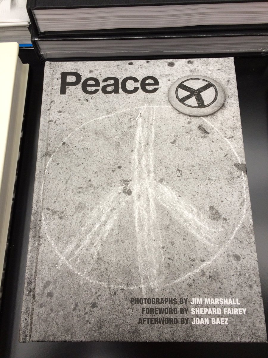 Hey @CommonwealUK @CNDuk @GreenCND I saw this lovely photobook today and thought of you! #CND #NoNukes #NoToNuclear #PEACE