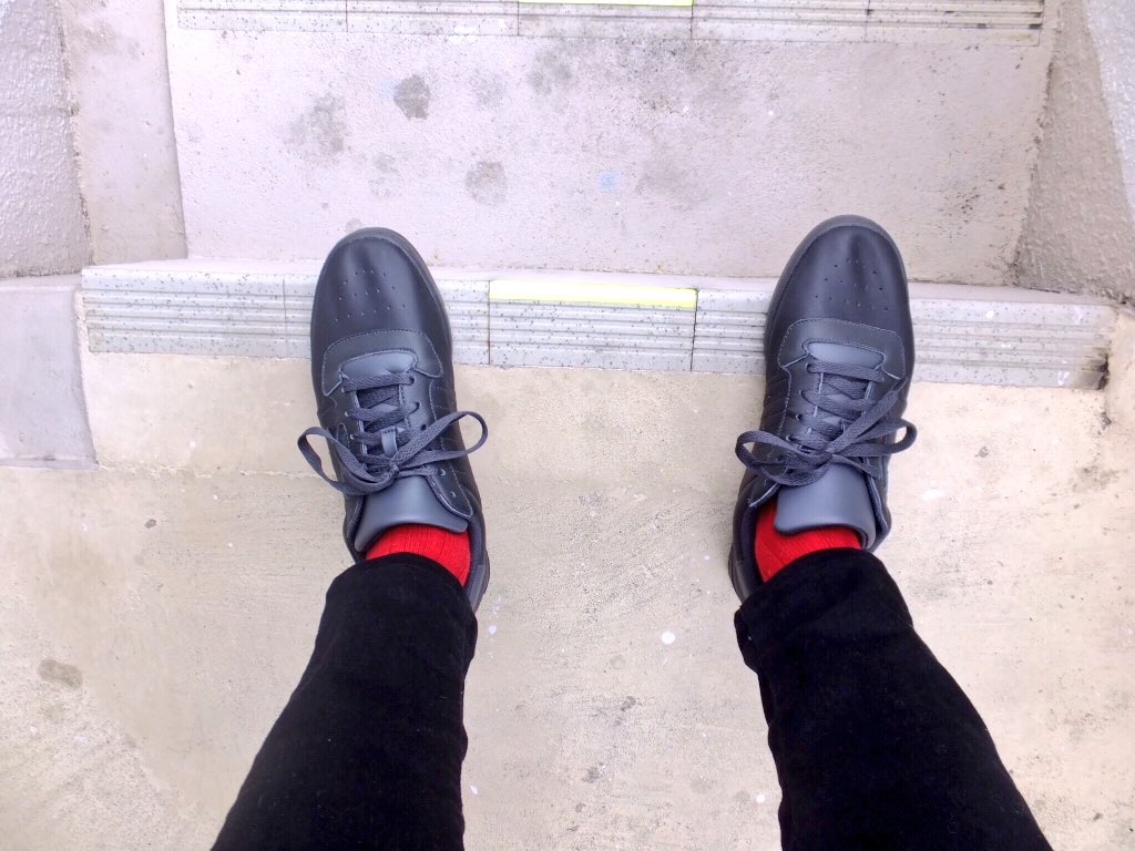 SB913V_SMRTBRIN's tweet photo. 今日 初履きだった👟

キャンパスより履きやすくてビックリした

サイズ大きいのがほんと残念クッソ

#adidas
#yeezypowerphase https://t.co/WkKDqBazWY