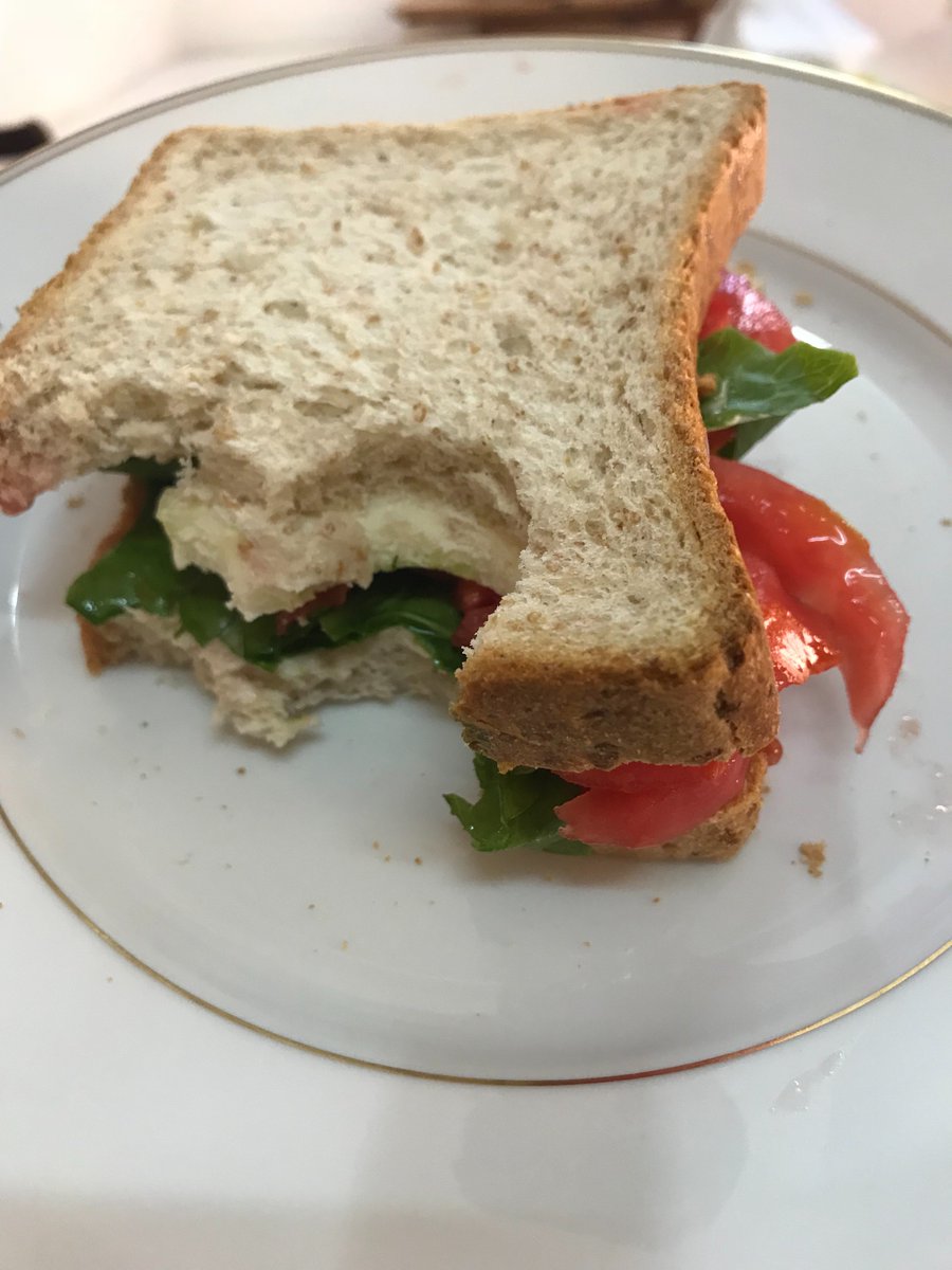 IgieaL's tweet photo. #Italian #flag #Sandwich #Tomato #Salad #cheese #simplythebest #yummy #heartbite #bite #heart https://t.co/2AXeDBcMJ6