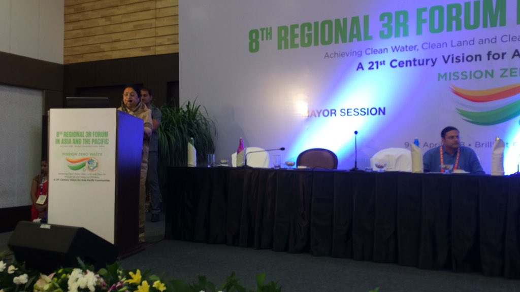india3rforum's tweet photo. Mayor session 6 commenced with the opening remarks from Smt. Malini Laxmansingh Gaur, Mayor of Indore, Madhya Pradesh, India.
@MoHUA_India @Kankyo_Jpn @SwachhBharatGov #India3RForum #MissionZeroWaste https://t.co/hoNF6E7gtQ