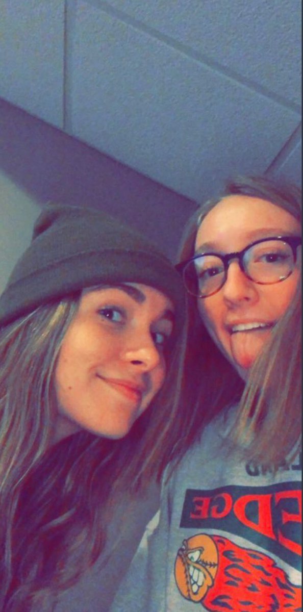 ElliFoglio's tweet photo. Happy birthday @paige_hajek 💕💕 I love you so much!!!!! https://t.co/1HSVkhbS1k