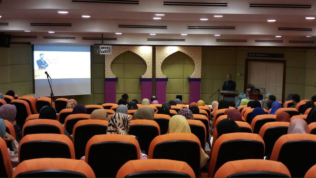 pertema_uitmsa's tweet photo. [LIVE UPDATE]

Kini sedang berlangsungnya program Sembang Santai yang bertajuk Cabaran Mahasiswa Pada Abad 21 yang bertempat di Dewan Muktamar 1, Pusat Islam Tunku Mizan. 

#PERTEMApower #FSGpadu https://t.co/rMEkqY9fih