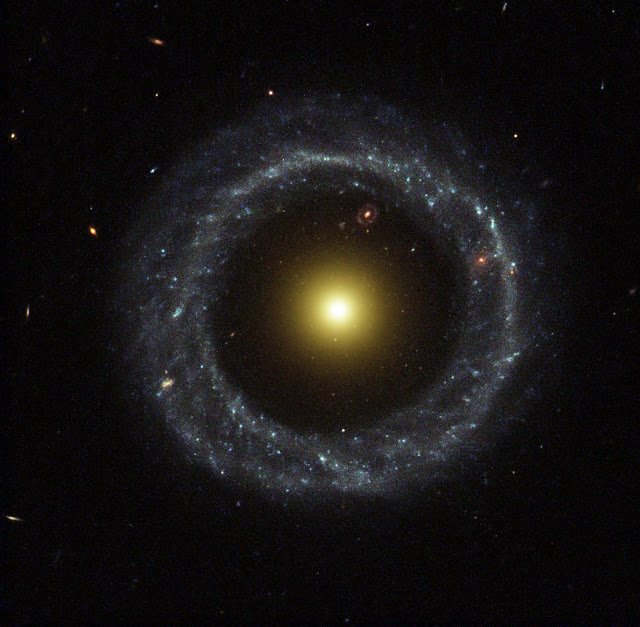 LehtmanMaria's tweet photo. One Ring to Rule Them - A nearly perfect ring of hot, blue stars pinwheels about the yellow nucleus of an unusual galaxy known as #HoagsObject, Galaxy ca. 120, 000 light-years wide a bit larger than our #MilkyWay https://t.co/J4zCXpozdw #photography #space #galaxy #science https://t.co/Z54PFvp5Vz