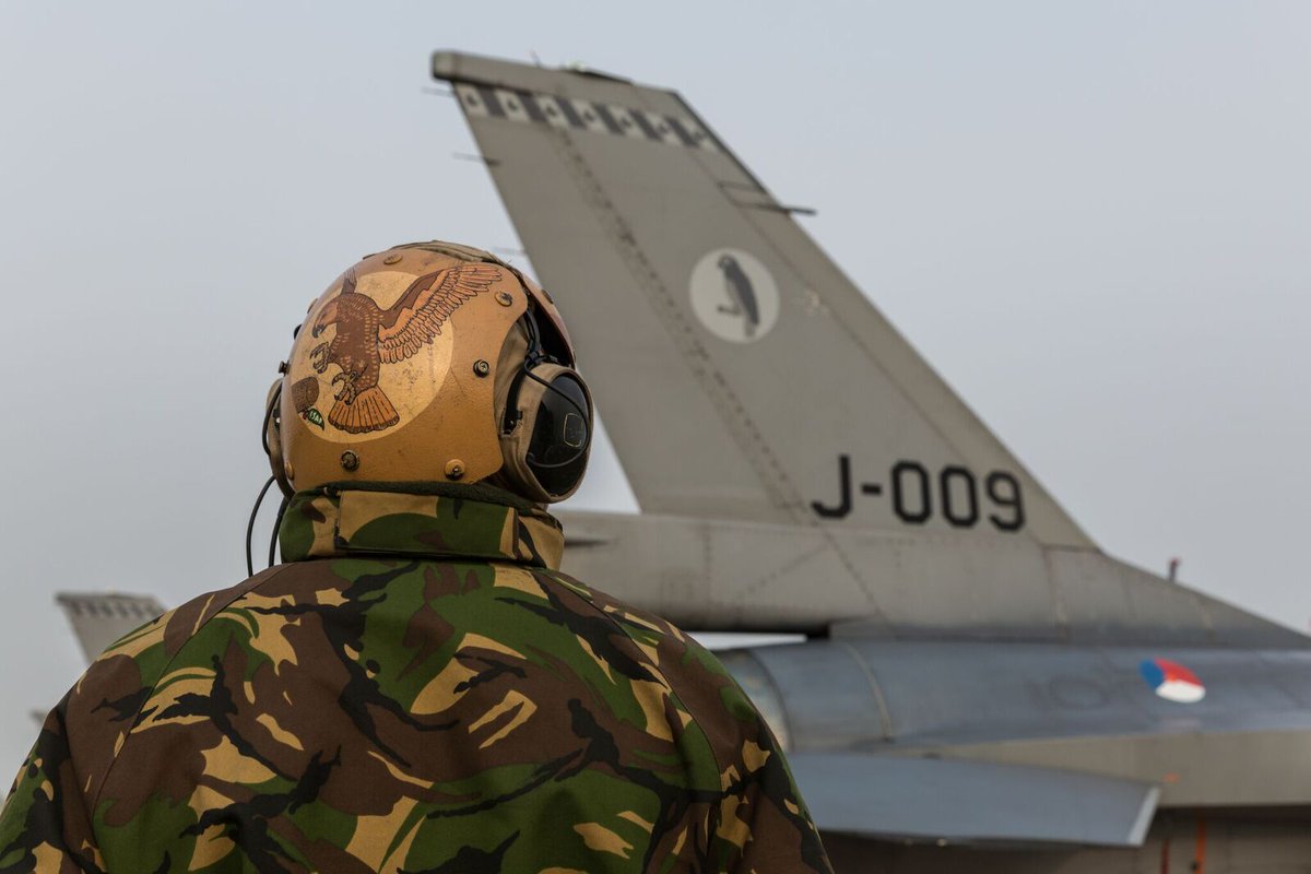 Vliegbasis Leeuwarden tweet media