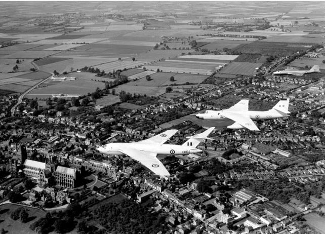 To mark #RAF100 , <a href="/DefenceHQ/">Ministry of Defence 🇬🇧</a> have released 100 historic, previously unseen photos from the  <a href="/RoyalAirForce/">Royal Air Force</a> archives - take a look at the fantastic pics here: ow.ly/XrCG30jhOC3