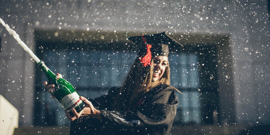 strictacademy's tweet photo. Gefeliciteerd! Eindelijk is het moment daar: je ontvangt je diploma en je mag jezelf Bachelor of Master noemen. Wat nu? Lees het artikel van onze trainee Charles Maas en ontdek welke 4 punten jij in gedachten moet houden bij de zoektocht naar een baan. https://t.co/dSiPGWU2Md https://t.co/vnWfLRffta