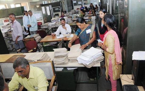 businessline's tweet photo. #OfficeSpaceLeasing up 25% during January-March in top eight cities: CBRE https://t.co/Zgz5Tuhhys https://t.co/fDqUzOiyNX
