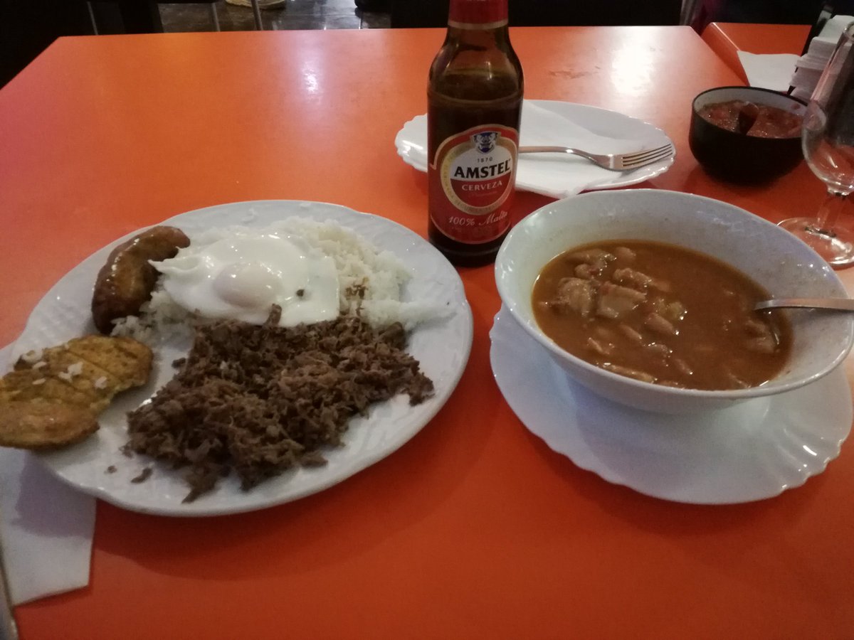 Casi puede ser una bandeja paisa... Pero está de rechupete!!

#CocinaColombiana 
#Colombia