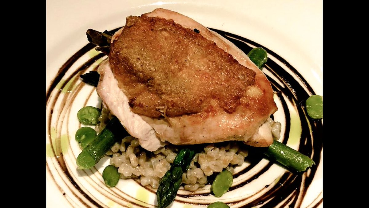 jessesbistro's tweet photo. A new addition to the menu. Newent free range chicken, pearl barley risotto, wye valley asparagus, black and wild garlic #food #Cirencester #cotswolddining https://t.co/RTK4JG4zps