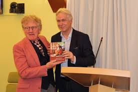 13 april in <a href="/cafedeamer/">Cafe de Amer</a> Lukas Koops over zijn biografie van Gerard Nijenhuis, nestor van de Drentse schrieverij. Dat ik besta komt door de taal. <a href="/HuusvandeTaol/">Huus van de Taol</a> @drentwatchers