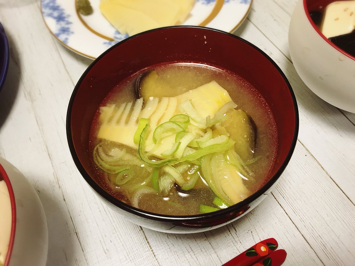 魔女っこれい على تويتر 夜ご飯作った 筍の刺身 あく抜き済み 筍と茄子の味噌汁 筍の煮物柚子胡椒風味 チーズおからハンバーグ 出し巻き卵 玉ねぎサラダ サラダチキンとブロッコリーのあんかけ 豆腐とご飯のお茶漬け 筍美味しい 春の味だ