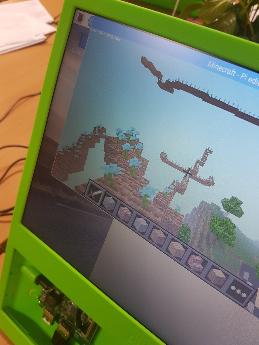 CAS_NorthWest's tweet image. Busy morning at @NlandLibs using @RedfernElec #crumble @Raspberry_Pi #minecraftpi @WonderWorkshop #dash @Ozobot #stillbusmansholiday