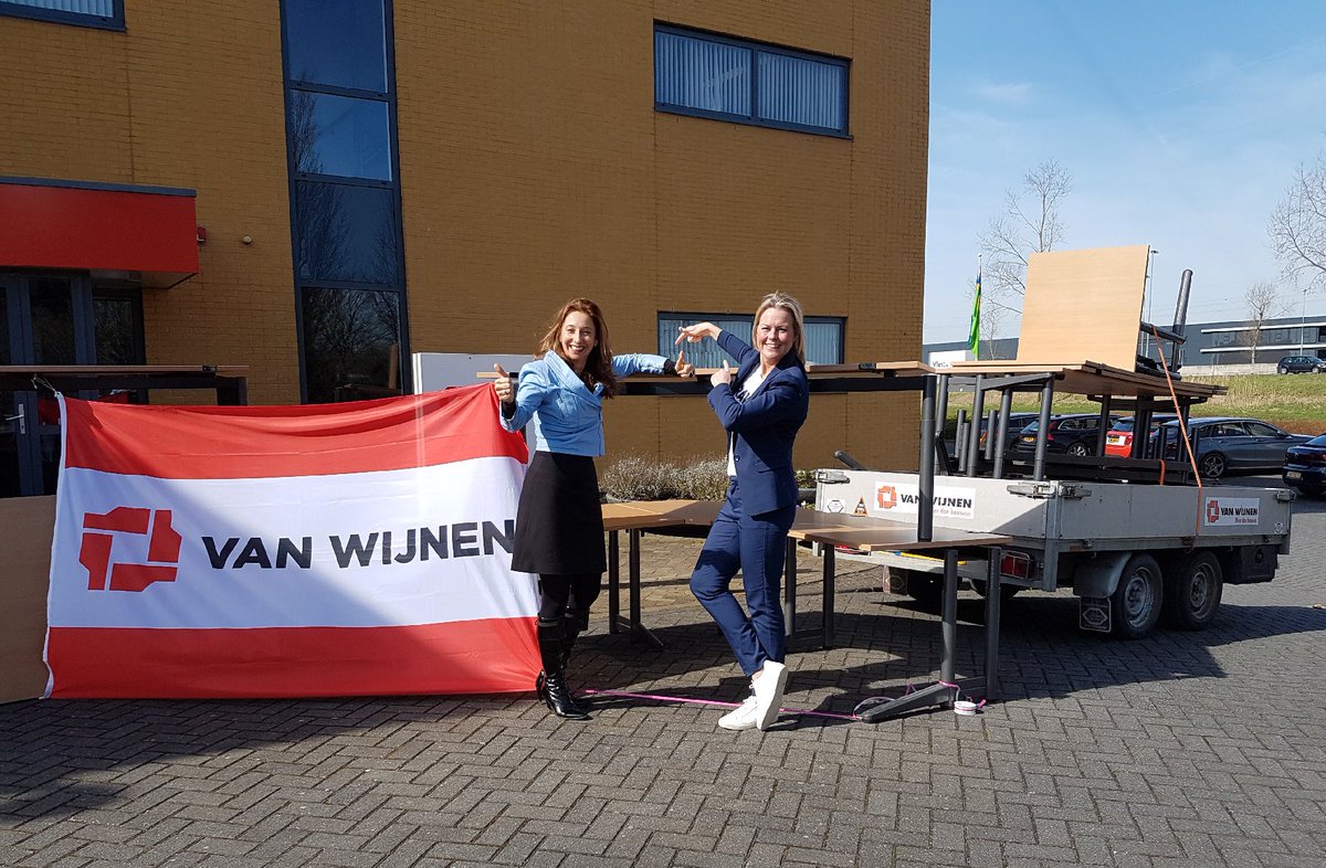 Lokale, sociale initiatieven in <a href="/gemlelystad/">Lelystad</a> die verlegen zitten om meubilair of andere artikelen kunnen terecht bij de Spullenbank van de <a href="/LelyUitdaging/">Lelystadse Uitdaging</a>. Van Wijnen heeft veertig bureaus die vervangen worden aangeboden aan de Spullenbank.  Meer info op: vanwijnen.nl/doet/