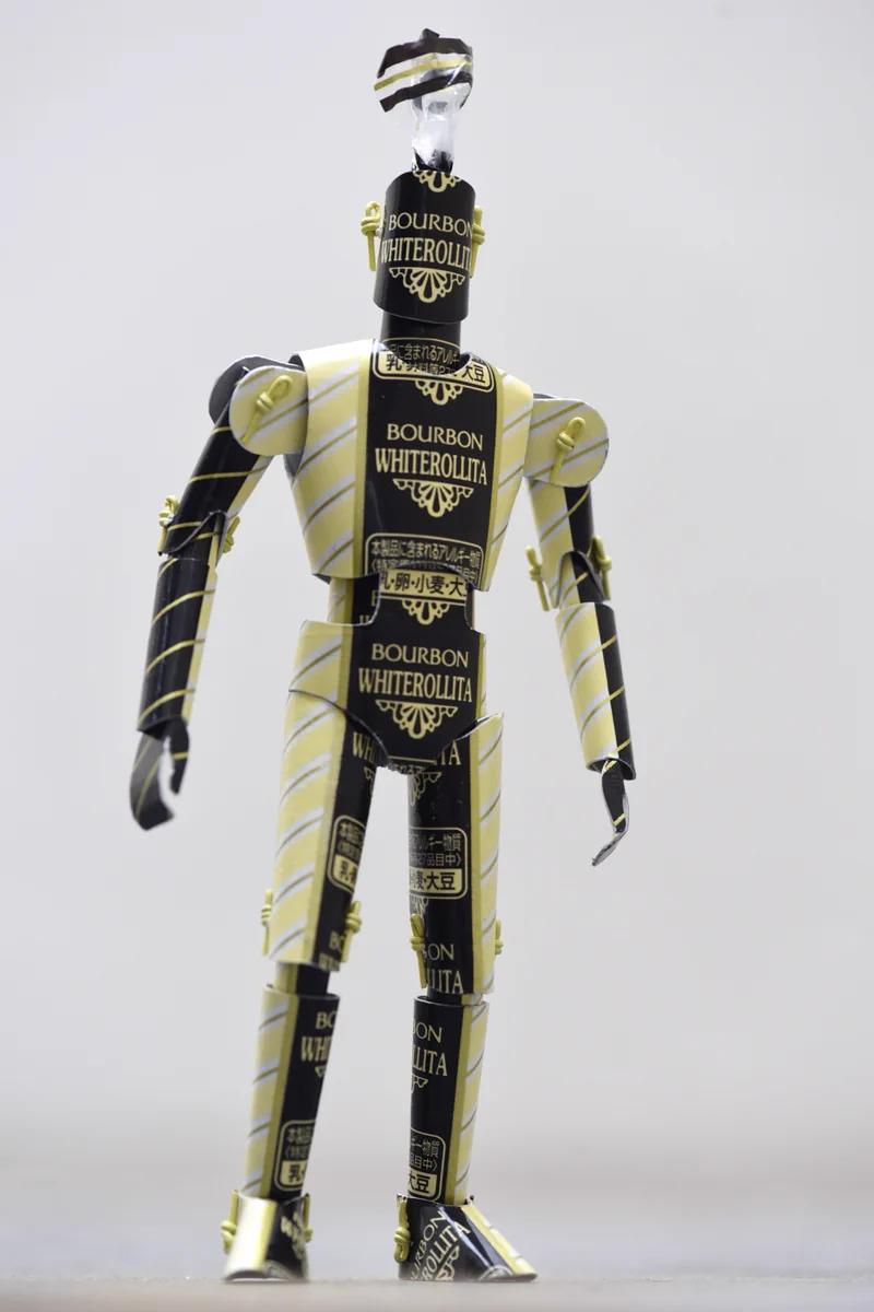 目の付け所が神ってるｗホワイトロリータのカミロボが精密でかっこいいｗ