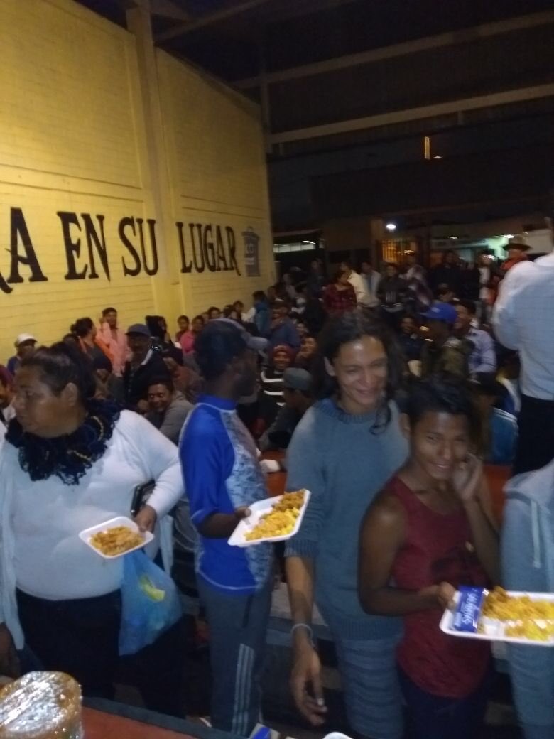 wera_regia's tweet photo. #ayuda #urgente se ocupa cobijas, zapatos, ropa, comida enlatada para su camino, el contacto para ayudar o sumarse es con Greco en el cel (55) 2271 6734 #Gracias #comidascalientes #cc #sismo2017 #estafetasmx #cdmx #ayudapormexico #acopiopilares770 #fuerzamexico #migrantes https://t.co/xpyYJyFyF1