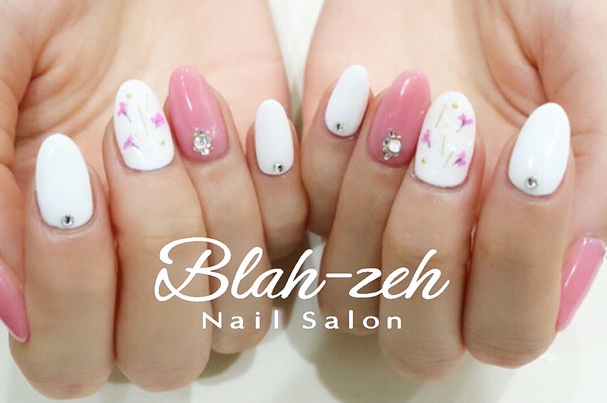 트위터의 Blah Zeh Nail Salon School 님 春の押し花ネイル 春ネイル 押し花ネイル ピンクネイル ホワイトネイル ワイヤーネイル ストーンネイル ビジューネイル オフィスネイル シンプルネイル 錦糸町ネイルサロン 錦糸町ネイル 錦糸町フット 錦糸町