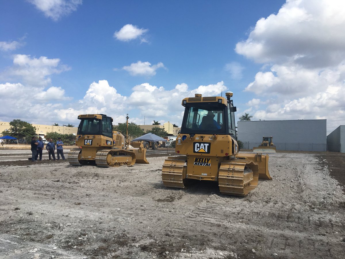SITECHSouth's tweet image. Getting Ready for #TechnologyDays in Miami, FL @KellyTractorCo @TrimbleCEC #Earthworks