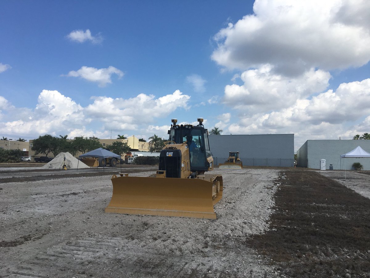 SITECHSouth's tweet image. Getting Ready for #TechnologyDays in Miami, FL @KellyTractorCo @TrimbleCEC #Earthworks