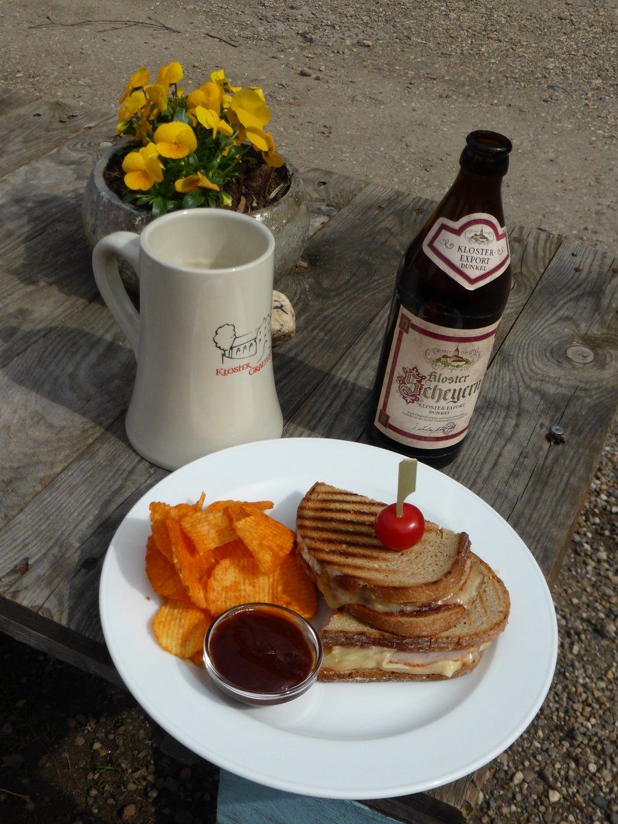 Alweer een deel van onze fietsroute getest. Dat leverde weer mooie plaatjes op en zo te zien kun je onderweg van Goch naar Mook ook lekker lunchen bij Kloster Graefenthal (<a href="/GraefenthalGoch/">Kloster Graefenthal</a>)! #fietsenovergrenzen #erfgoedfestival18
