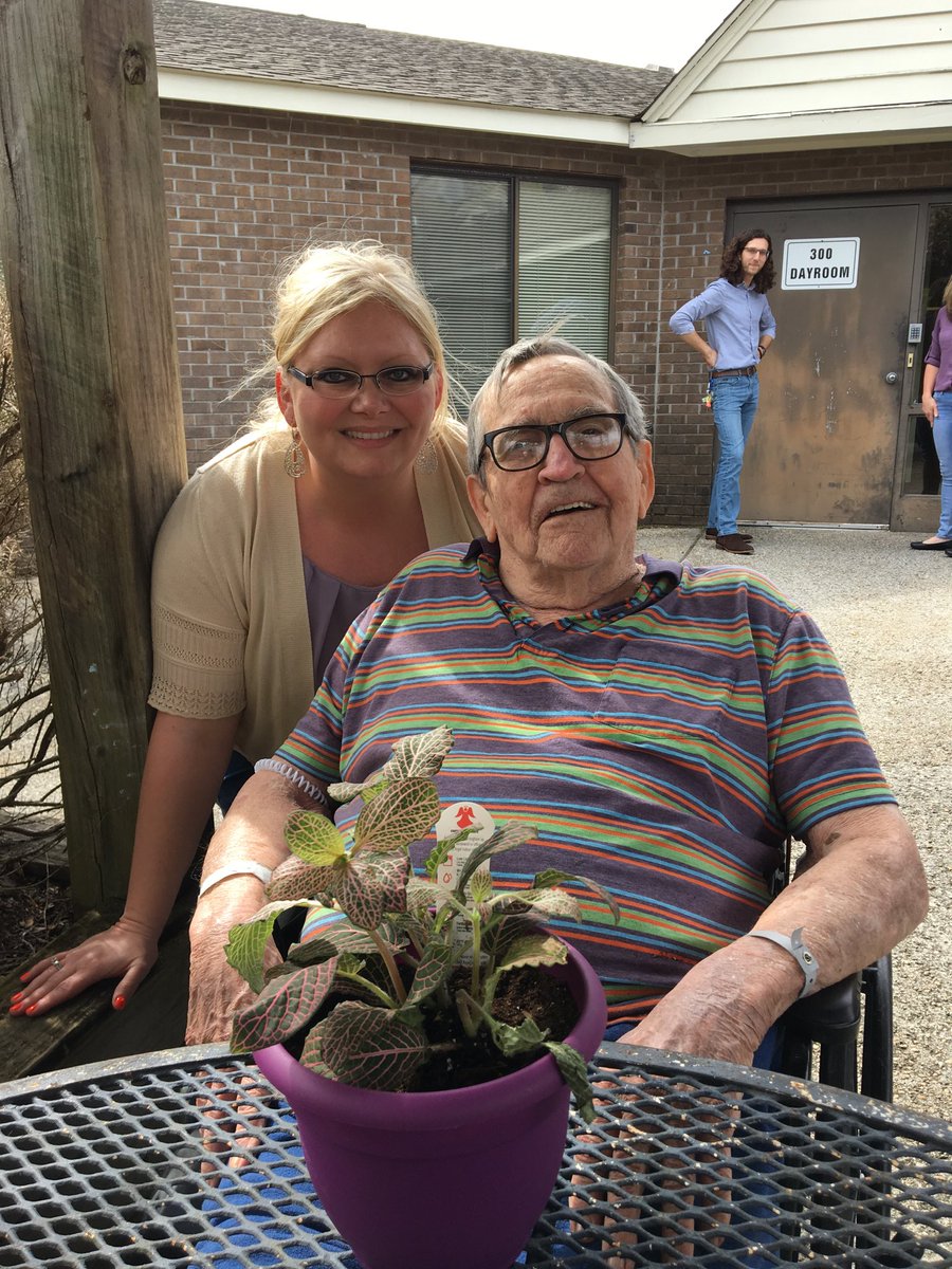 SherryDye7's tweet photo. Love volunteering in the community!  #LowesLife https://t.co/7qxyMRzA4i