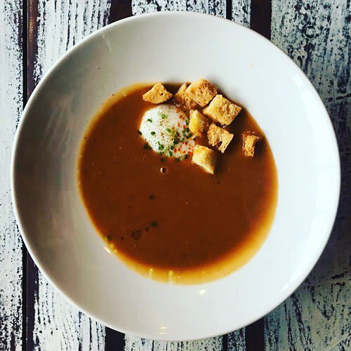 ¡Hoy estamos #soperos! Con este frío -y con lo que nos gustan-, podemos seguir en este plan toda la semana...⠀
⠀
📷 |Sopa de cebolla con huevo y picatostes⠀
⠀
#ñam #quieromás #platosdeinvierno #quéhambre #quéfrío #recomendacionesrestaurantes #rest… ift.tt/2qplqtM