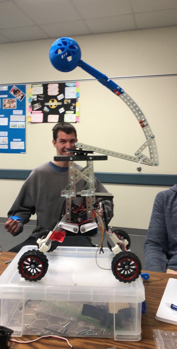 ProjectA_R_M's tweet photo. The face of success😃 @blinngineer @BlinnEngineer @TXInstruments #DSTR #ENGR1201 https://t.co/L3uxXdn0lT