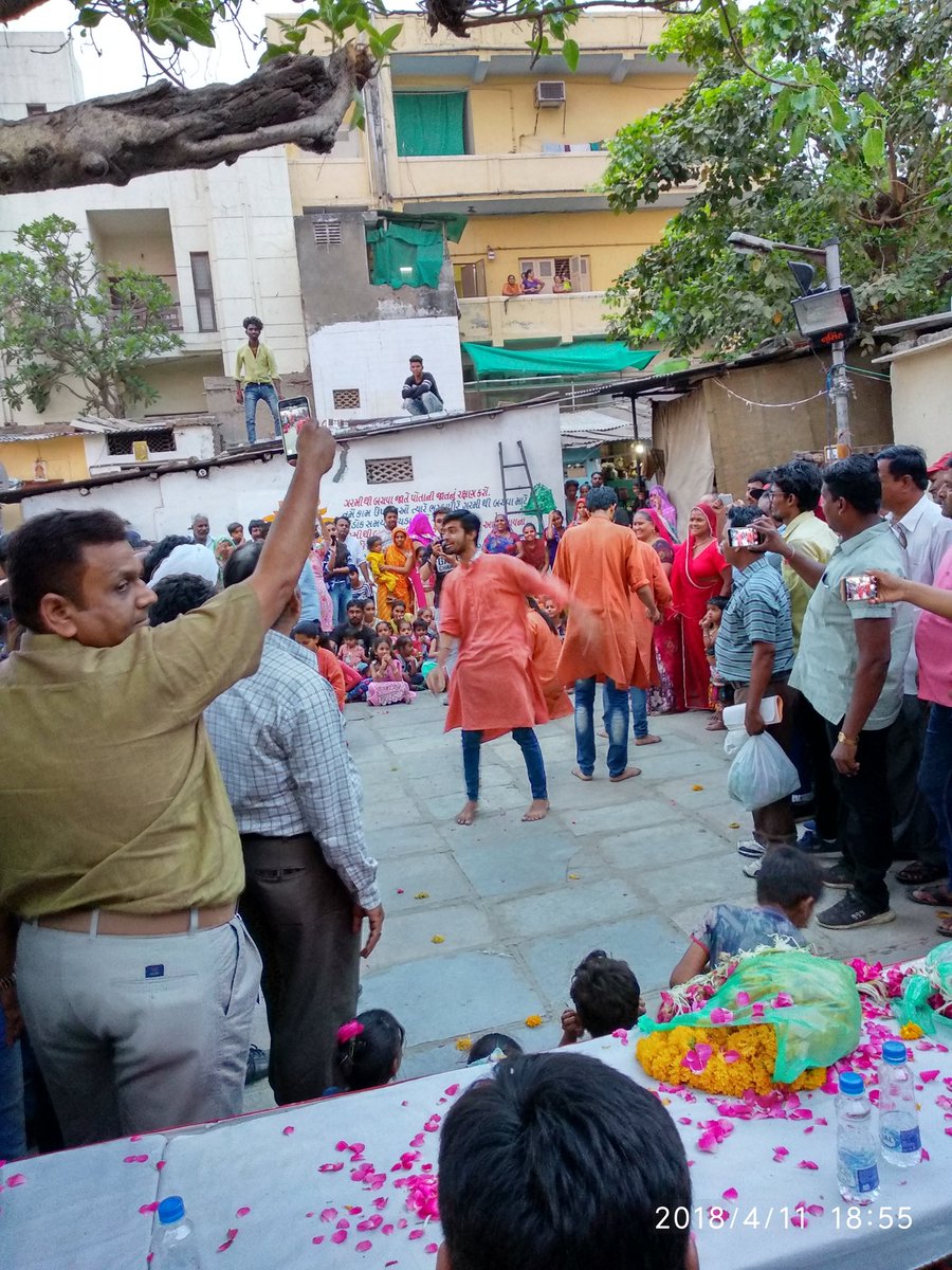 Amc_Gujarat's tweet photo. Stree play done by #chhaap for community awareness regarding heat stroke and heat related illness as part of #heatactionplan2018 @Mukeshias @AhmedabadAMC @MoHFW_INDIA https://t.co/2pUA2Teh74