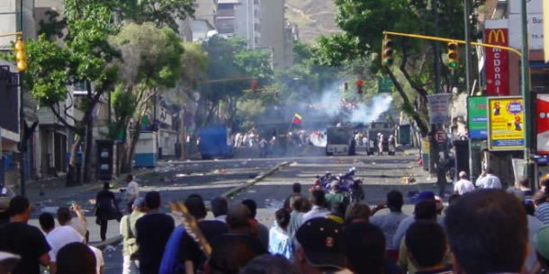 bolenplc's tweet photo. #Hoy #11Abr ¡11 de abril se cumplen 16 años del #golpe de Estado! en 🇻🇪 contra el Gobierno del comandante #HugoChávez planificado y ejecutado con la participación directa del gobierno d los 🇺🇸Estados Unidos-#Vzla es Amor❤️ y #Paz #FelizMiercoles #Anz #PLC #bolenplc +📷 https://t.co/bd0XeVzgmm
