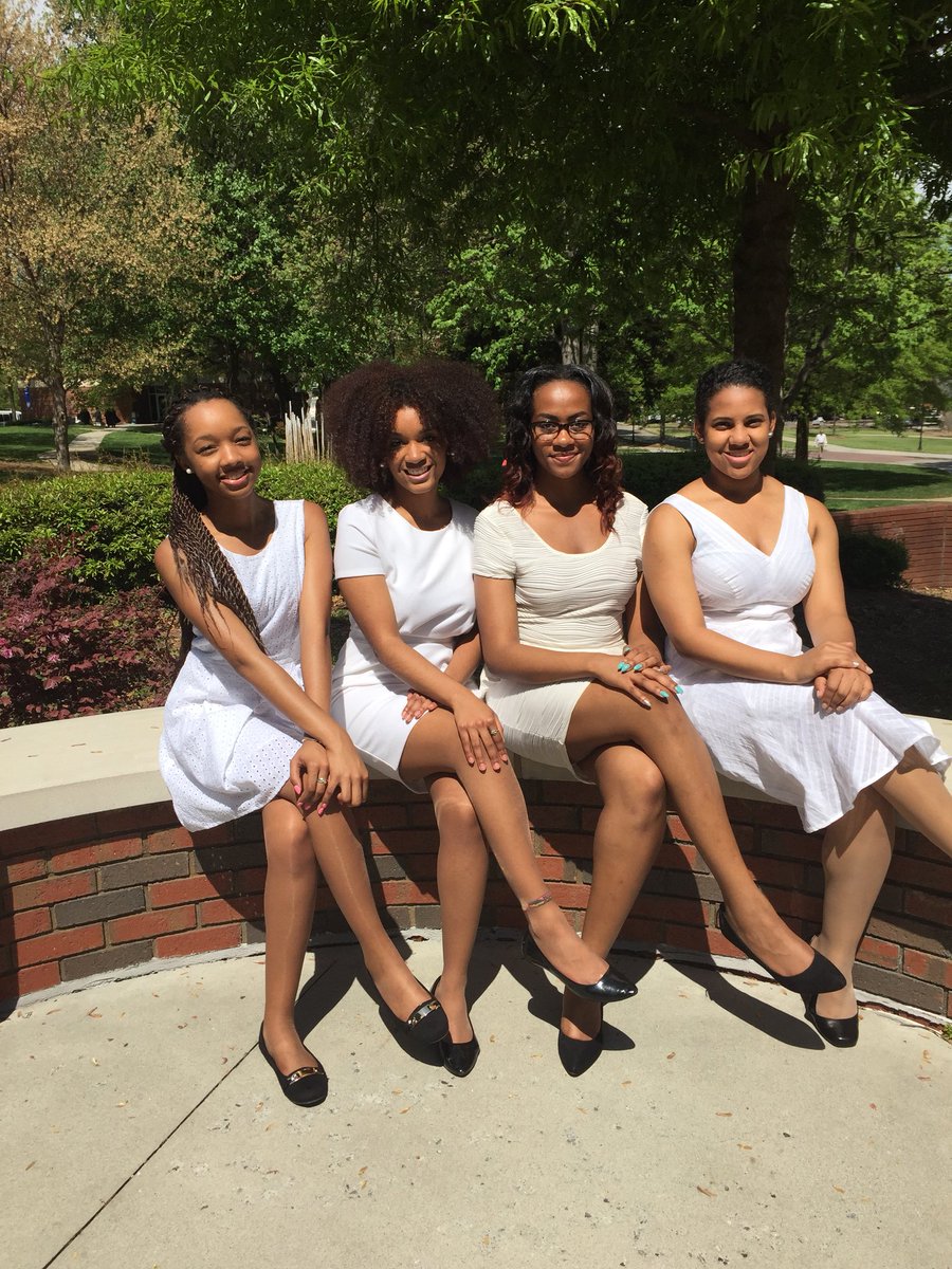 Mmmkae___'s tweet image. Ending with who I started with: Freshman to Senior year Founders’ Day #SpelmanFoundersDay 💙