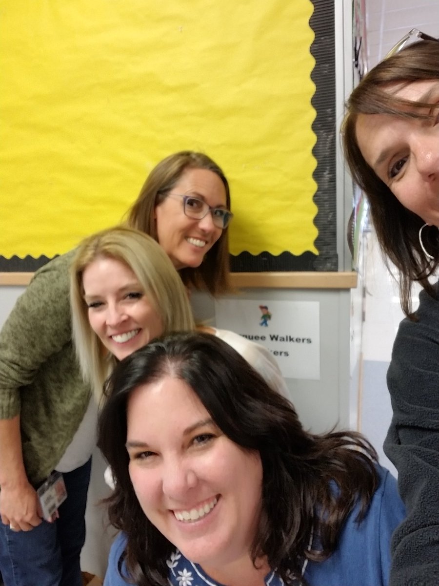 SharJakub's tweet photo. My coworkers rock!!! #WESRoars #LoveMySchoolDay https://t.co/WHVFwLfdgx